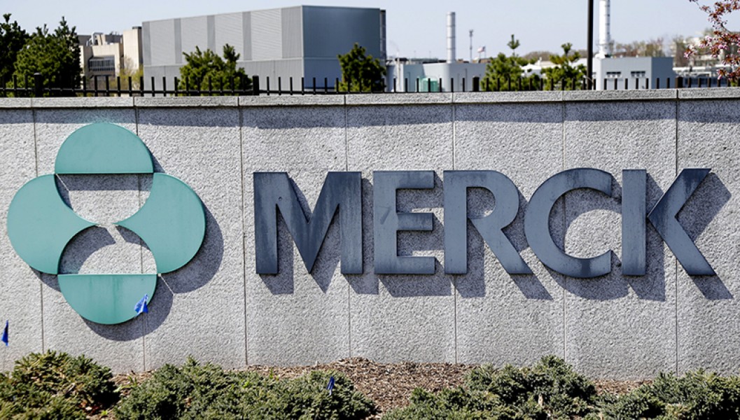 Merck toma distancia; no se quiere embarrar en un posible genocidio