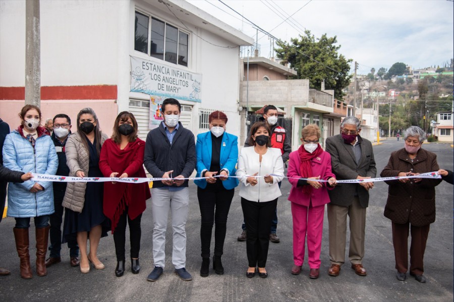 Entrega Anabell Ávalos más obras a familias de la capitaL