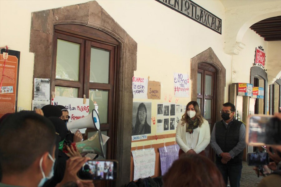 Atiende alcaldesa Mildred Vergara colectivo feminista