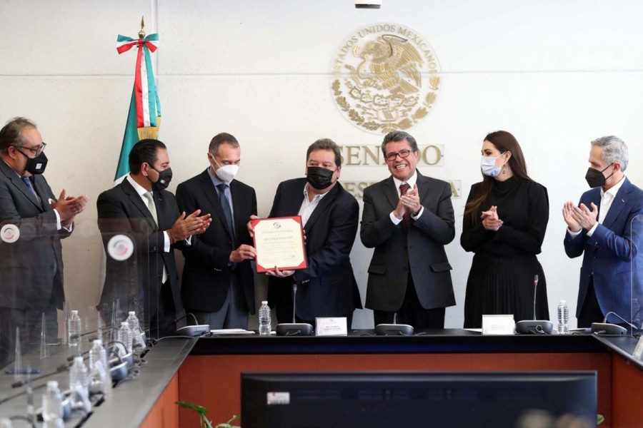 Reconoce el Senado trayectoria musical de Marco Antonio Muñiz Vega