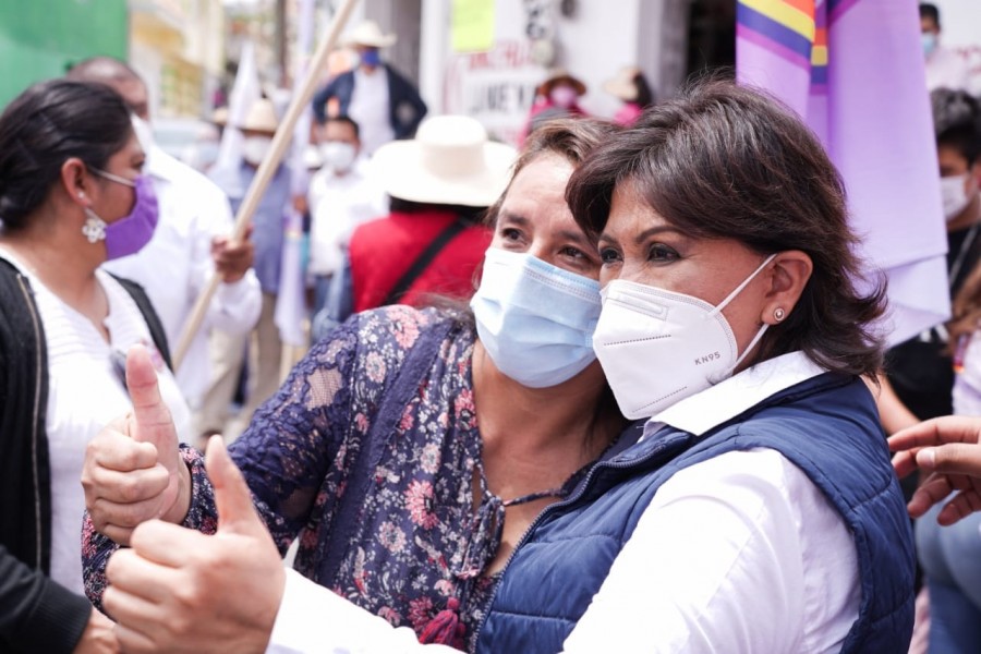 Anabell Ávalos dialoga con vecinos y trabajadores de El Carmen Tequexquitla