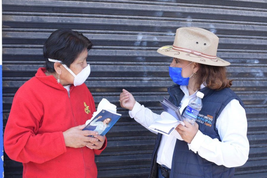 En #LomaBonita la ciudadanía le plantea a @ClauPerezTlax, mayor seguridad cuando gobierne