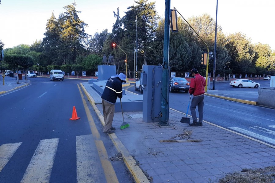 Efectúan trabajos de mantenimiento y reparación de luminarias en la capital