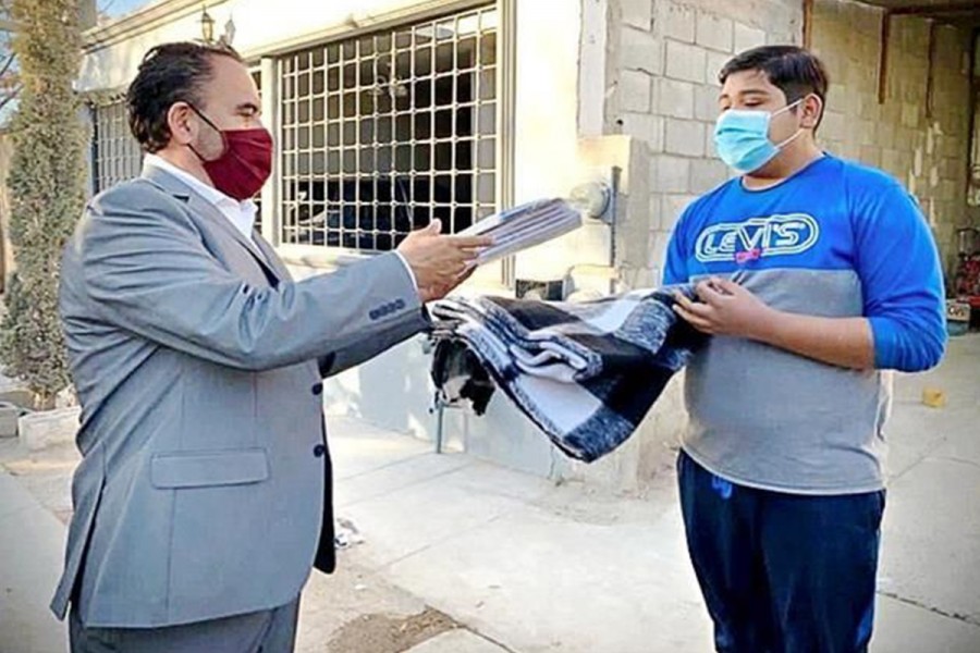 Ganan candidatura con dinero público