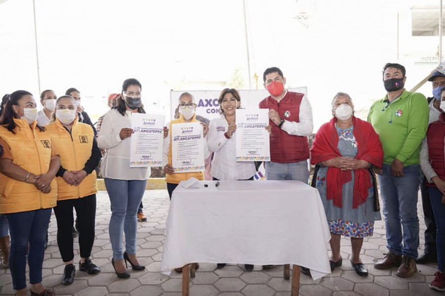 @AnabelAvalosTlx firma sus 10 grandes compromisos con #Atlangatepec