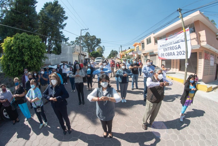 Cumple Anabell Ávalos con obra pública en Loma Xicohténcatl