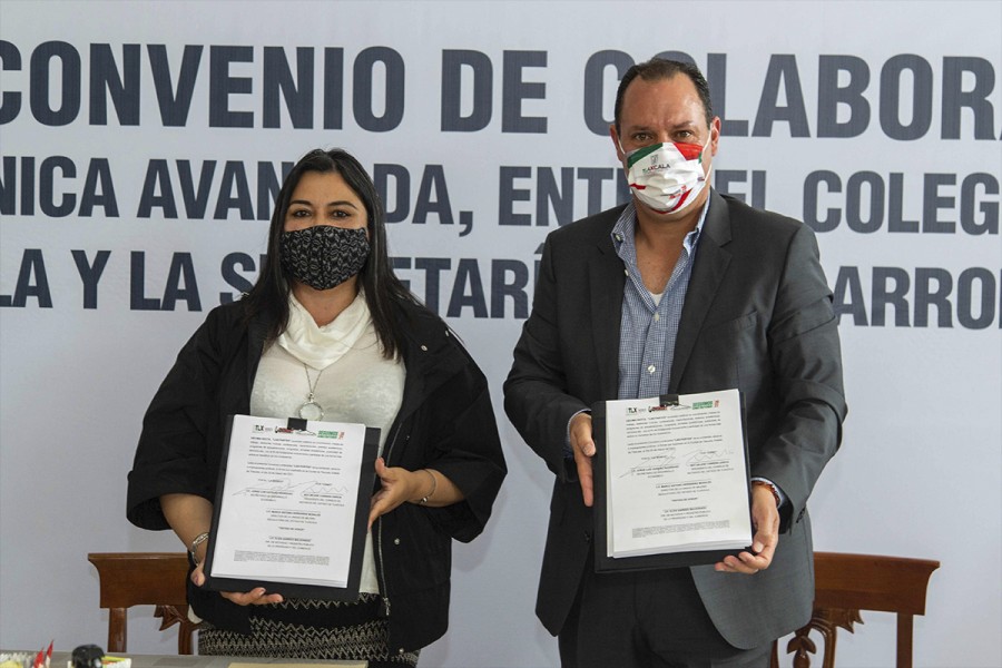 Signan SEDECO y colegio de notarios del estado de Tlaxcala convenio para implementar firma electrónica