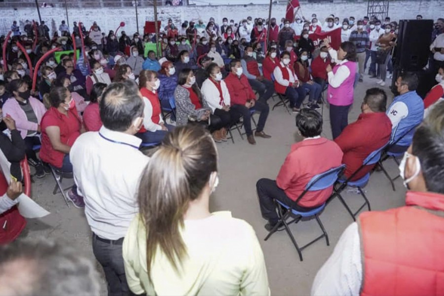 Se reúnen en Xaloztoc #Julio César Hernández Mejía y @AnabelAvalosTlx