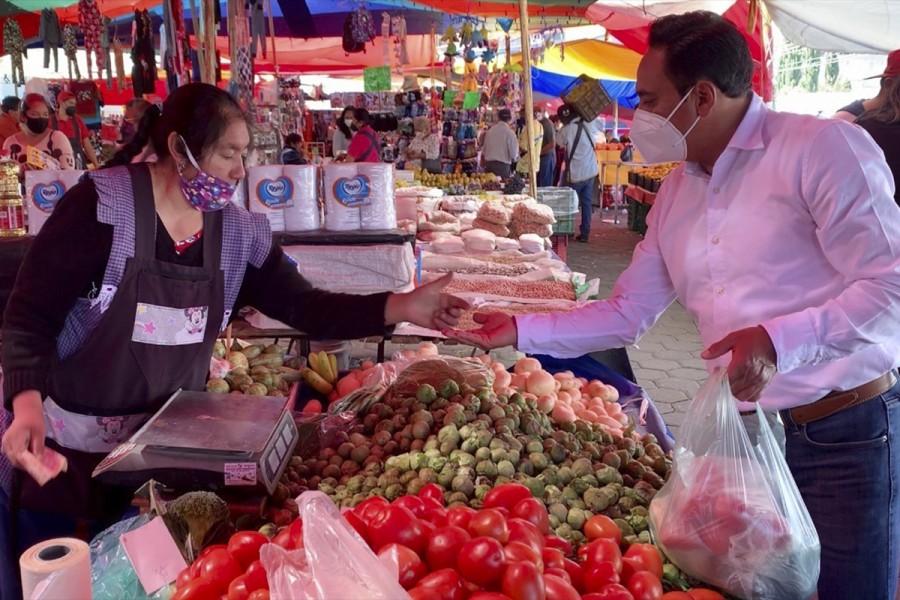 Promueve Jorge Corichi el consumo de productos locales