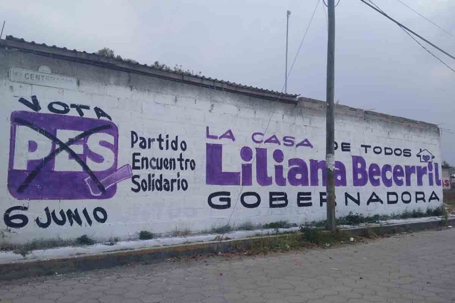 Mantiene cercanía Liliana Becerril Rojas con un grupo de habitantes de Calpulalpan